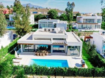 2223 New modern Villa with Pool and Garden - Apartamento en Estepona