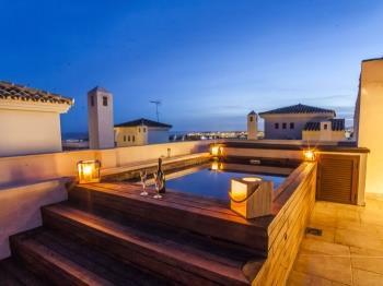 6627 Luxury Penthouse, Hugh Roof Terrace with pool - Apartamento en Nueva Andalucía