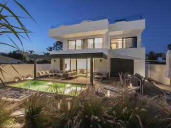 5512 Modern Villa first line beach, Costabella - Apartamento en Marbella