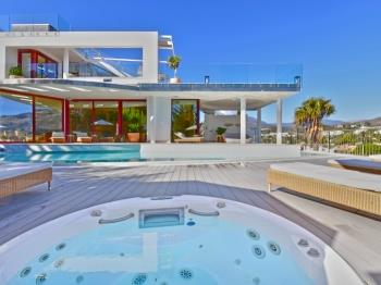 5513 Modern Villa,7 Bedrooms, heated pool, jacuzzi - Apartamento en Puerto Banus