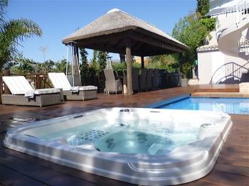 7007 Luxury Villa with outdoor Jacuzzi and Pool - Apartamento en Marbella