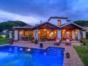 4508 Benamara beachfront villa with private pool - Apartamento en Marbella