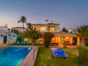 4520 beach house with ping pong , WiFi - Apartamento en Marbella