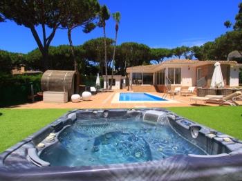 2055 Stunning five star Villa , Jacuzzi , Sauna - Apartamento en Marbella